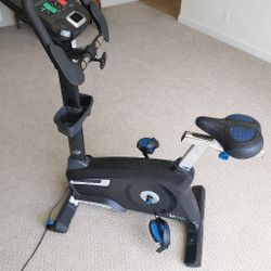 Nautilus U618 Upright Exercise Bike – Bluetooth, Programs, Excellent Condition