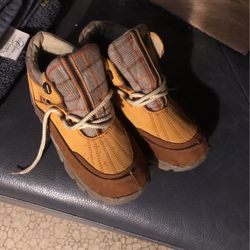 Boys boots not sure what size