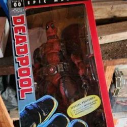 Neca Marvel Deadpool Red Suit And Xforce Suit 18inch Figures