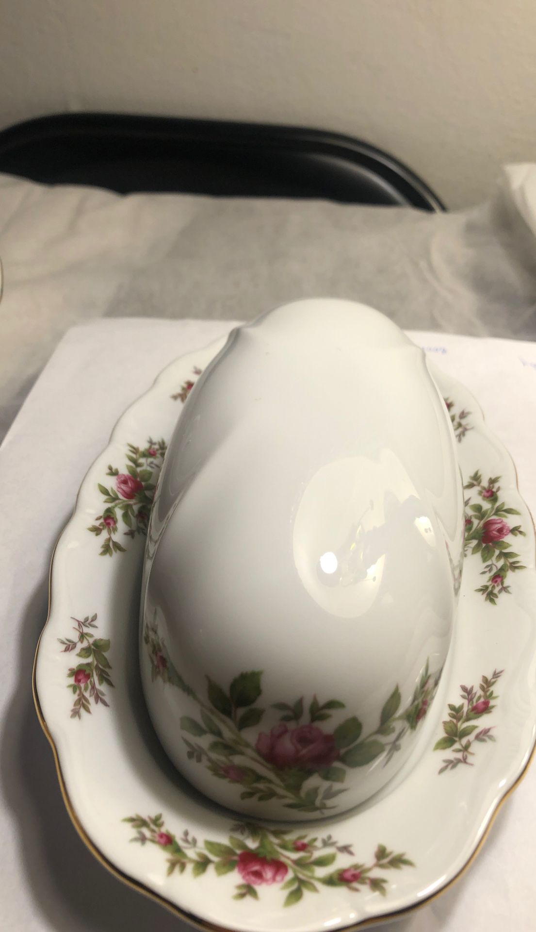 Covered butter dish