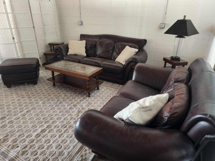 Leather Living room set
Delivery Available!
