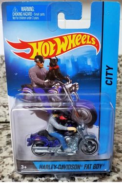 HOT WHEELS ~ 2013 ~ HW CITY ~ HARLEY DAVIDSON FAT BOY w/RIDER & HIS DOG