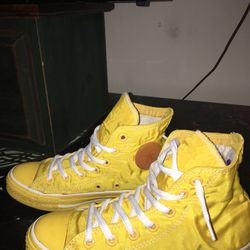 Vintage Converse Men’s Size 4 . In Like New Condition. Hard Color way To Find! 