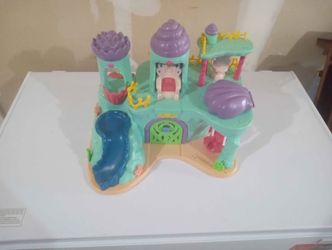 Underwater coral castle playset