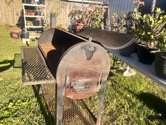 Bar-BQ Grill And Smoker Texan Sign On The Side