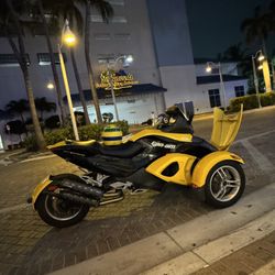 Can Am Spyder 990 Motorcycle Yellow 
