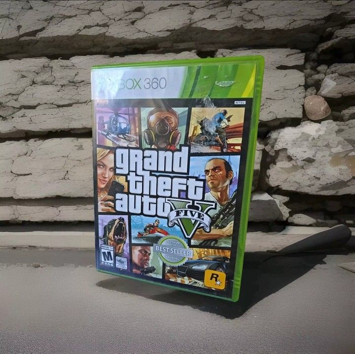 Grand Theft Auto 5 Xbox 360 2 DISCs w/ Map