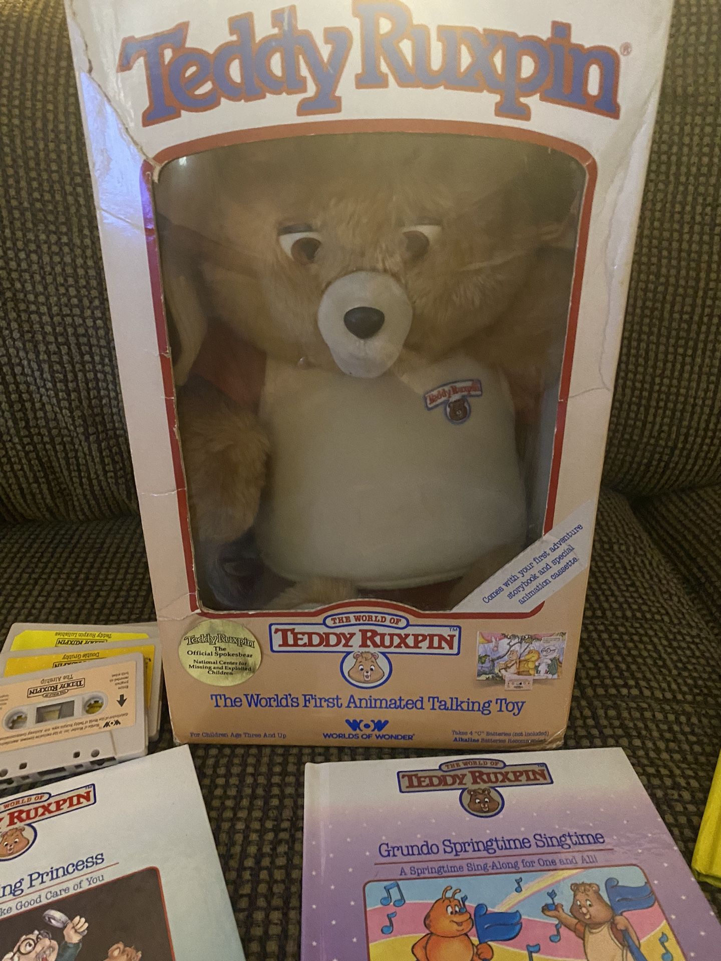 1985 Teddy Ruxpin In Box With Books And Tapes