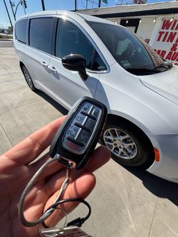 Llaves de autos 2 car keys and remotes