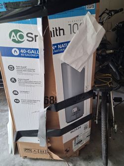 Natural gas heating water tank 40 gallon .. still new