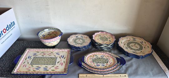 17 piece Temptations ovenware set