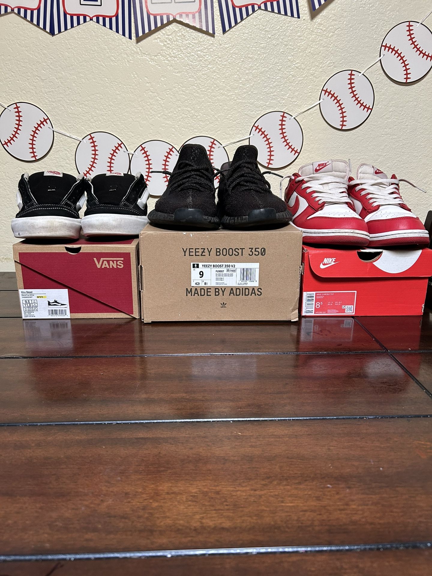 Yeezy Boost 350v2.knu School https://offerup.com/redirect/?o=VmFucy5uaWtl Dunks Red 