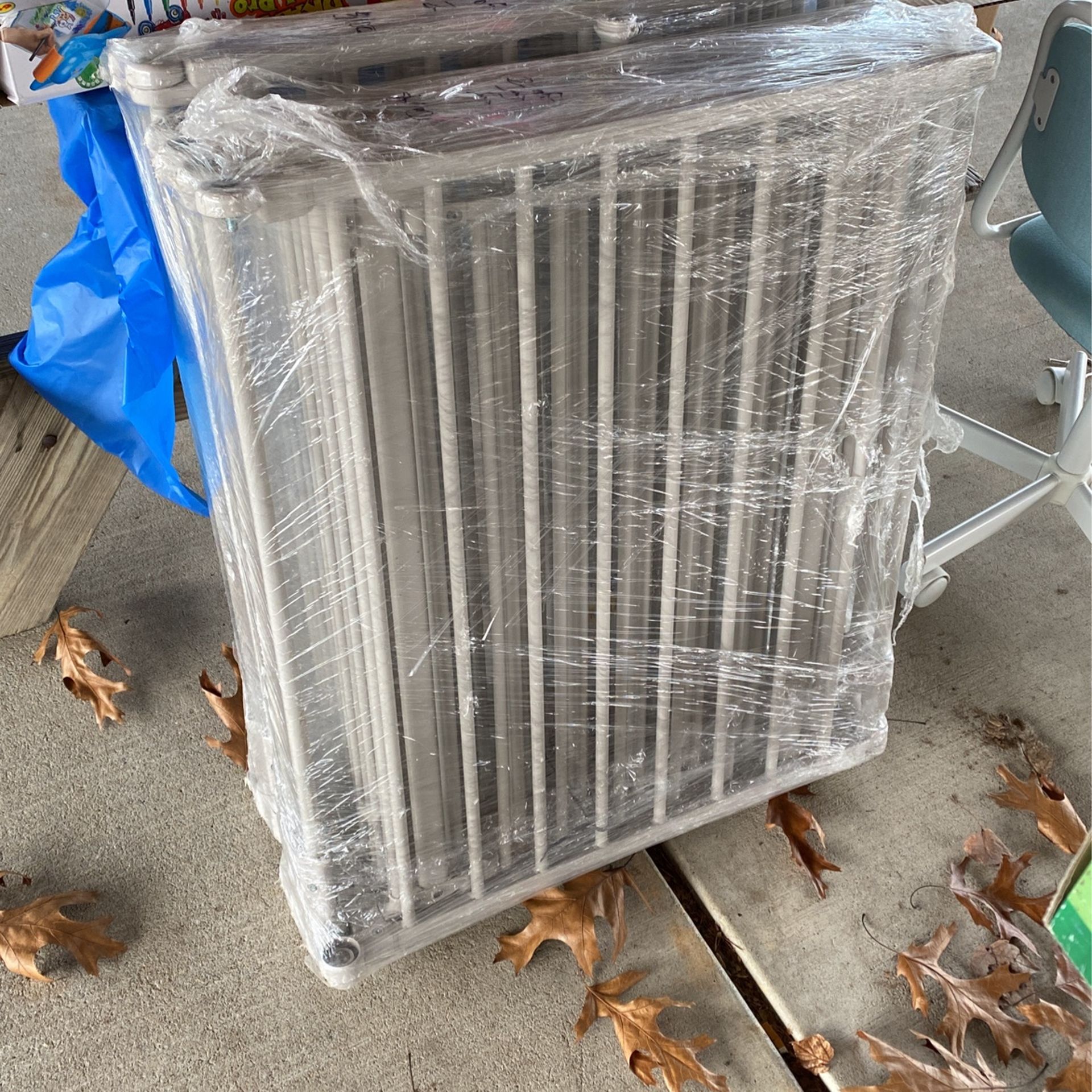 Baby/Pet Gate 20 Foot 12 Panels