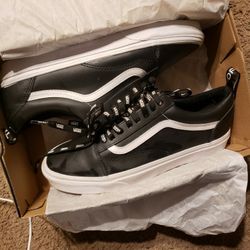 Off Wall Leather Vans. Size 9.5