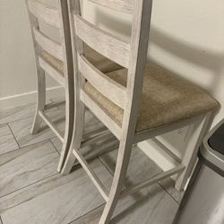 Ashley Furniture bar Stools Set 2