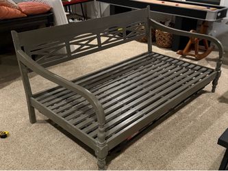 Gray daybed with trundle