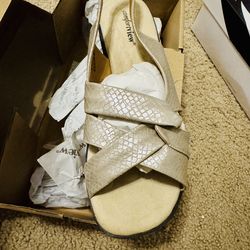 Size 9 1/2 Woman brand new inbox