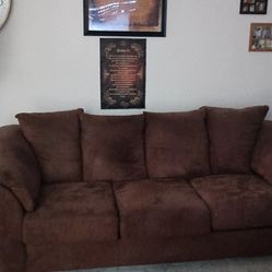 Excellent Condition Sofa And Loveseat 