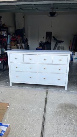 DRESSER