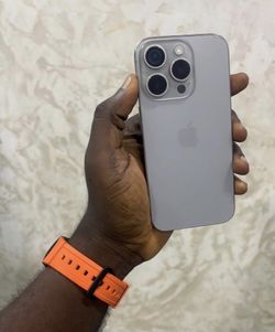 𝚒𝙿𝚑𝚘𝚗𝚎 15 pro max 𝚞𝚗𝚕𝚘𝚌𝚔𝚎𝚍 𝚠𝚒𝚝𝚑 𝚠𝚊𝚛𝚛𝚊𝚗𝚝𝚢