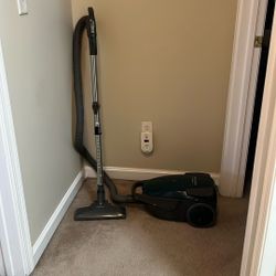 Simplicity Prowler Canister Vacuum
