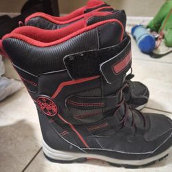 Kids Snow Boots Size 2 med