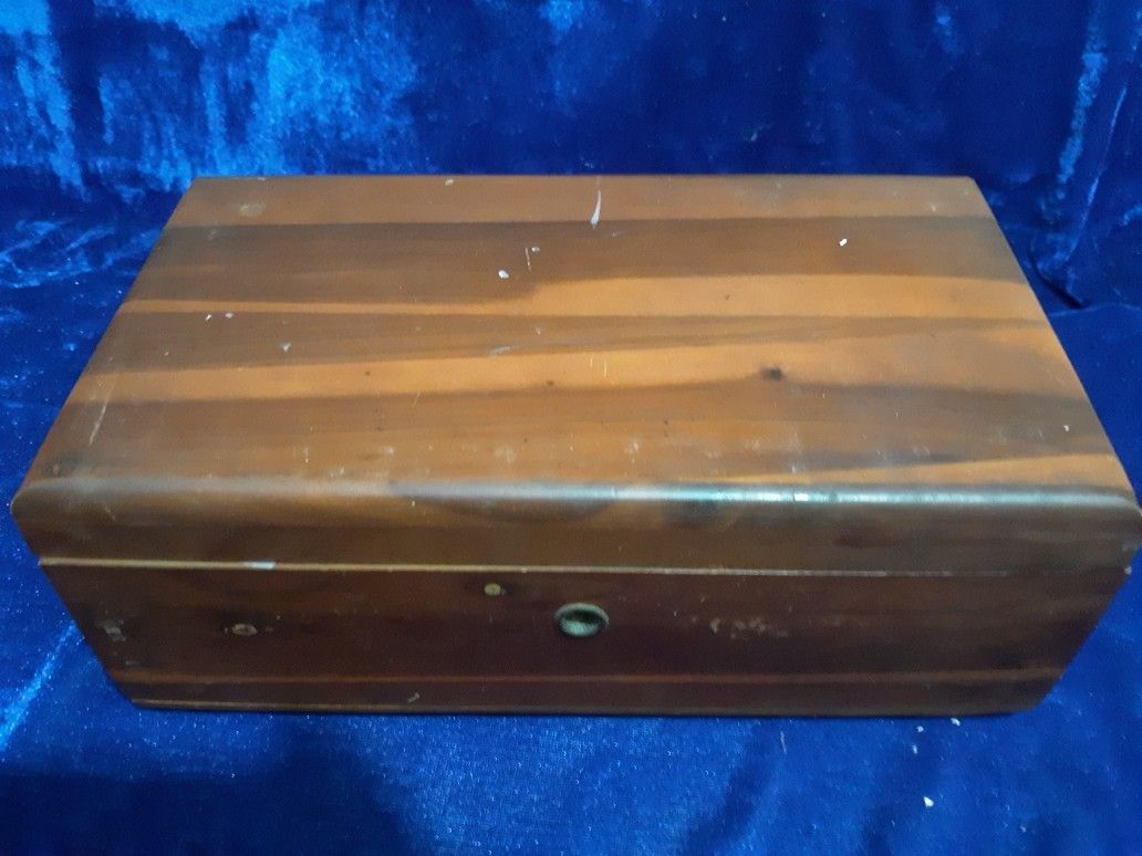 Lane Cedar Box