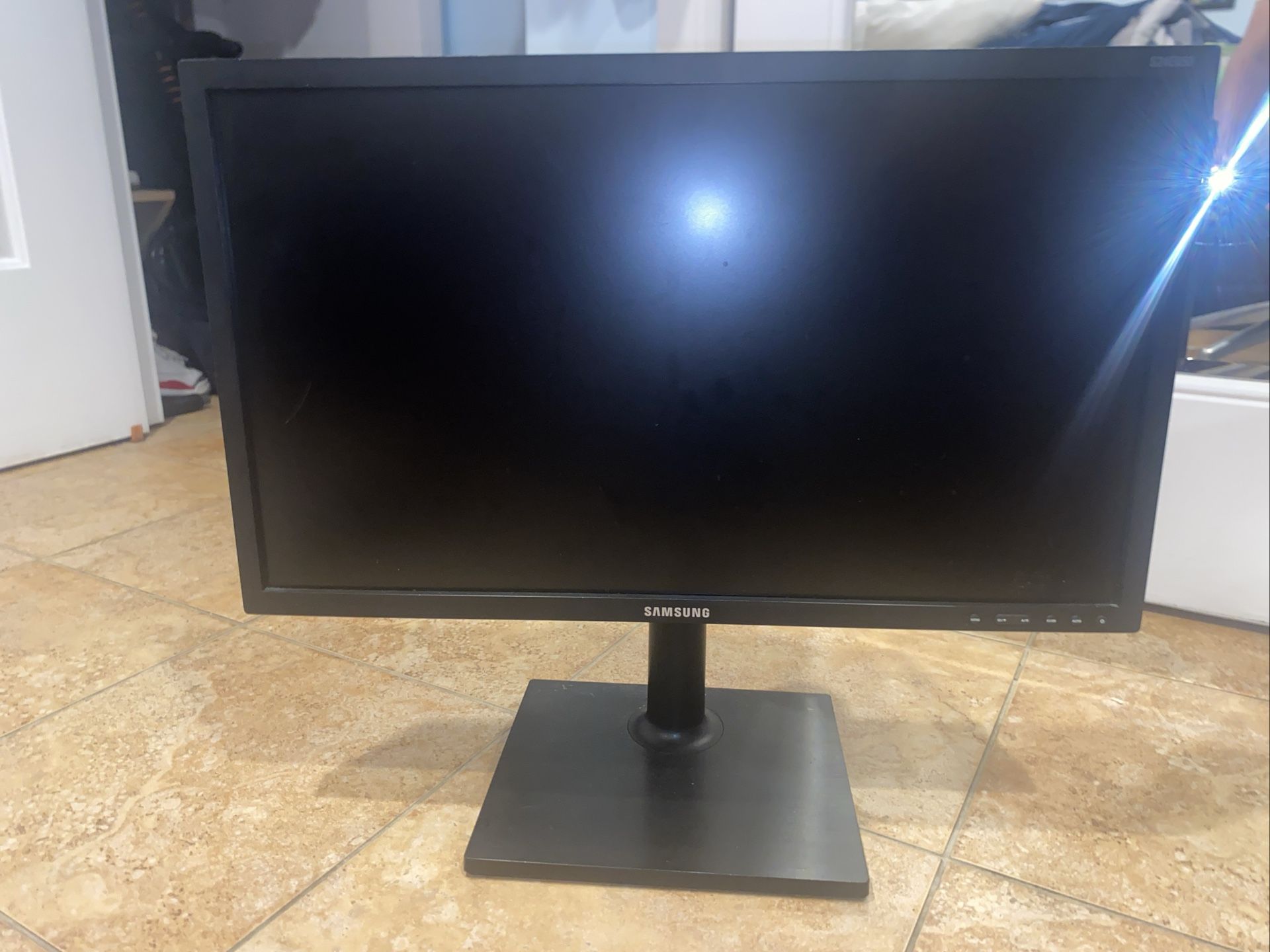 Samsung Monitor (Pick up ONLY)