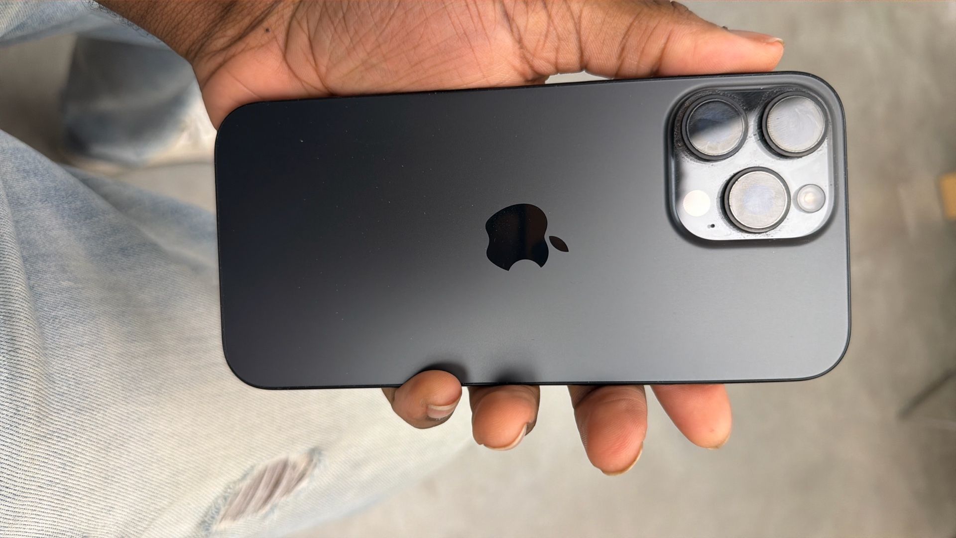 iPhone 16 Pro Max - Black - 256 GB