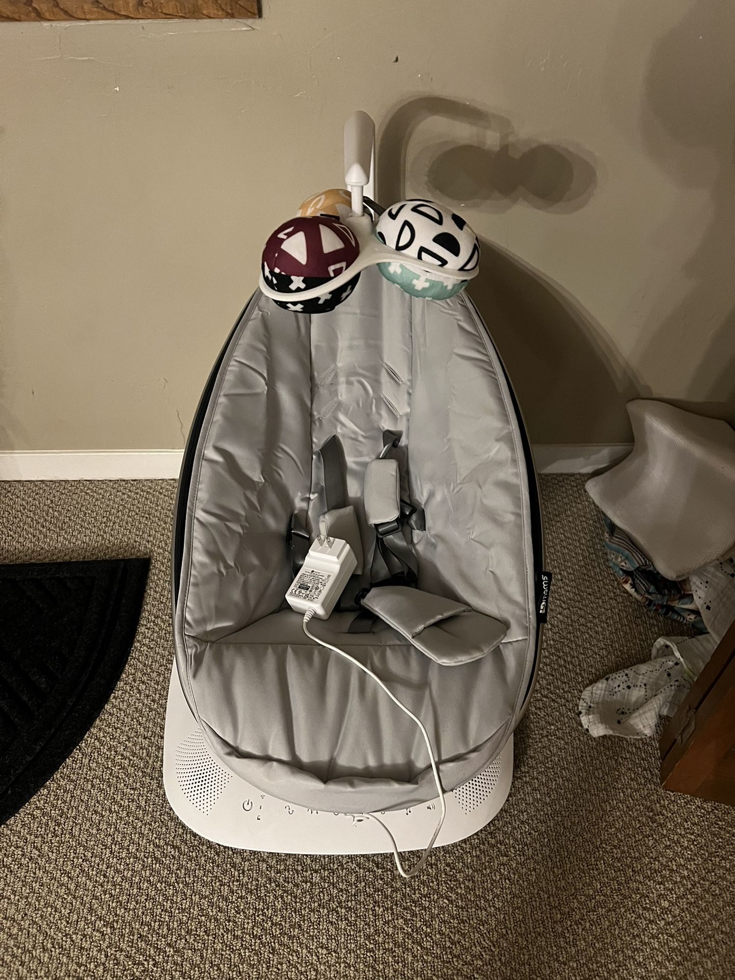 Brand New MamaRoo Baby Swing!