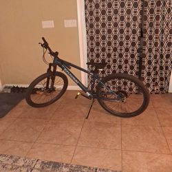 A 27.5inc  SCHWINN mountain bike in blue. (NEED GONE ASAP)