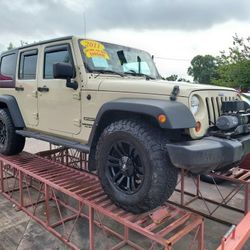 2011 Jeep Wrangler 130,000 millas se va con $4,500 down