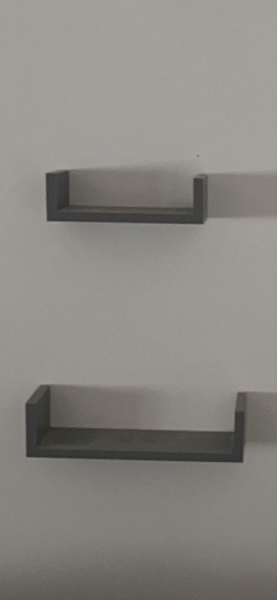 2 Shelves