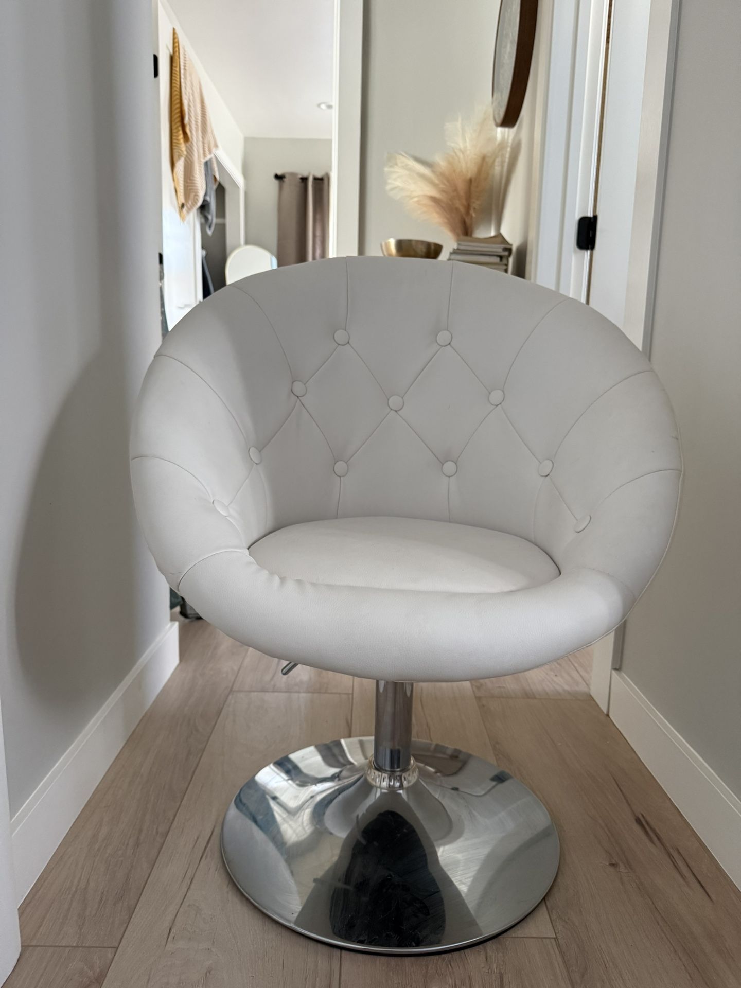 Vanity chair