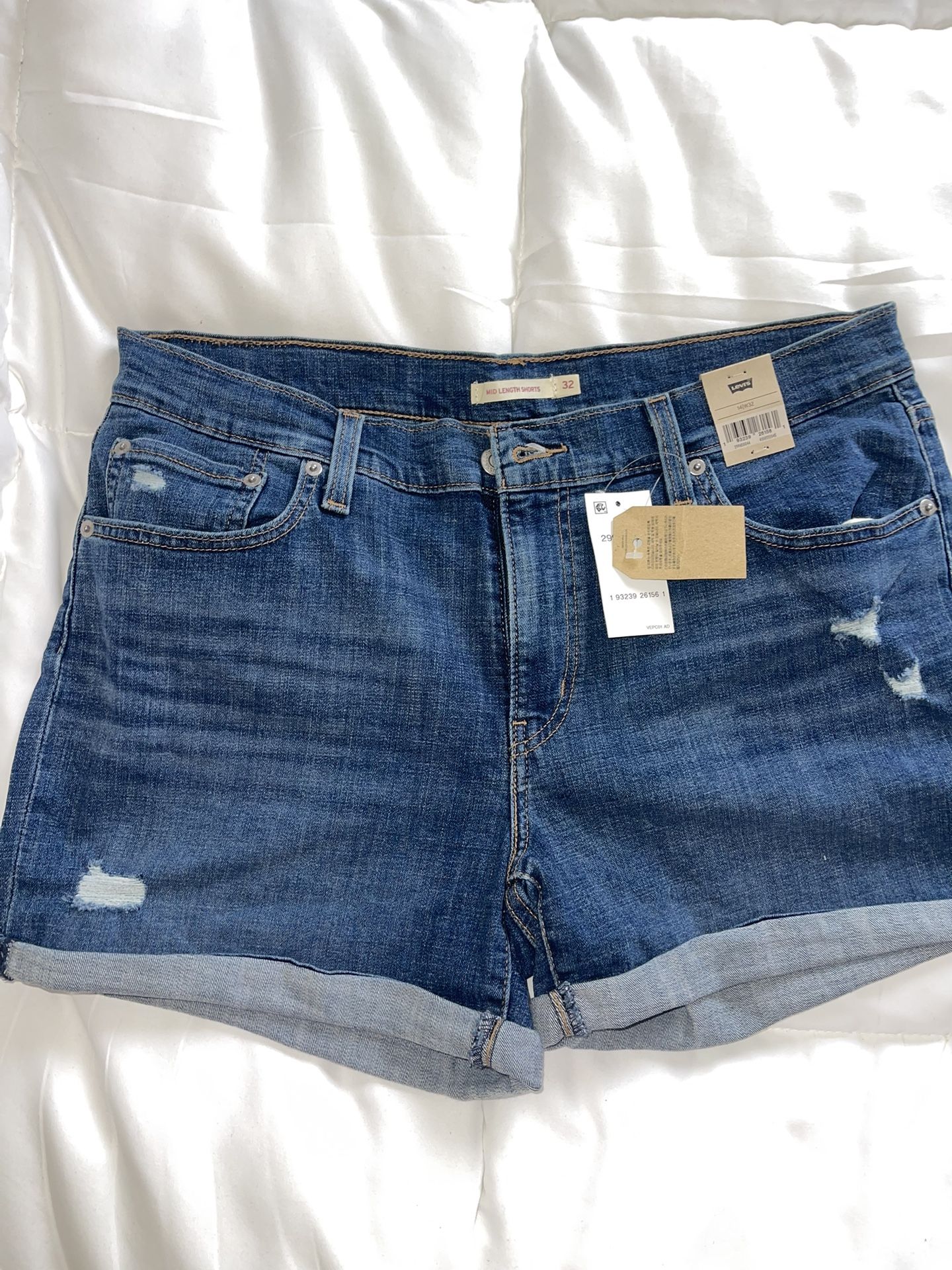 Ladies Levi’s Jean Shorts