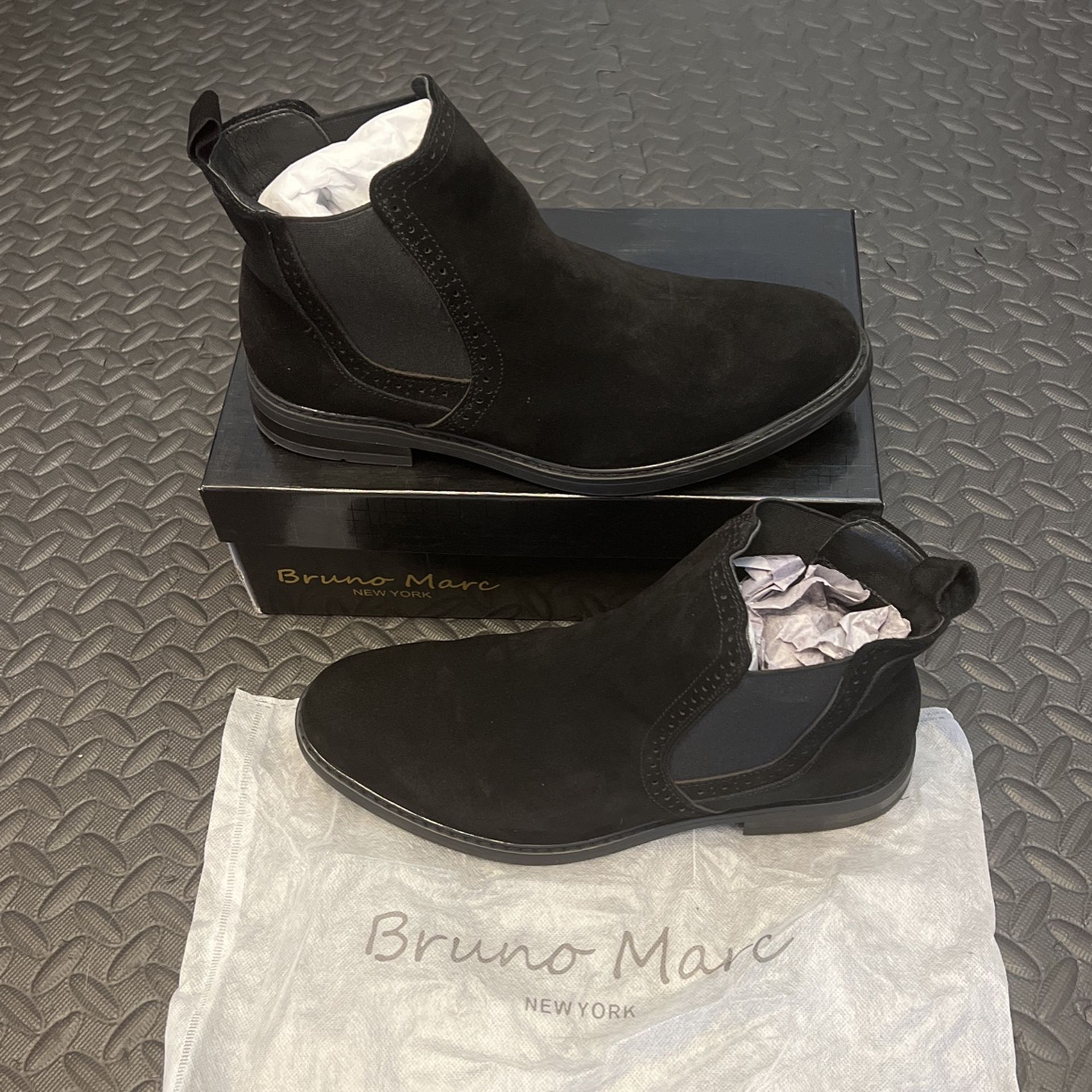 Bruno Marc Chelsea Boot Black Suede Mens Size 9.5