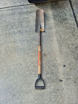 D-handle trenching/drain spade