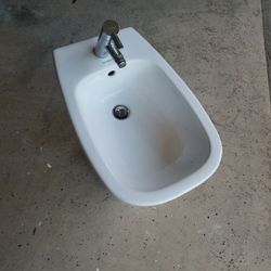 Bidet Complete With Faucet