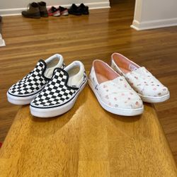 2 PAIR ALMOST NEW CONDITION Vans/Toms Size 1.5 Children Shoes