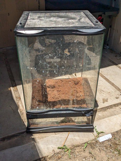 Used 18" X 12" Zoo Med Tank. $30.  Normal $70