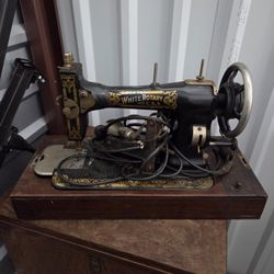 Old Antique Singer Sewing Machines