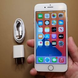 iPhone 7 - UNLOCKED - Like New 