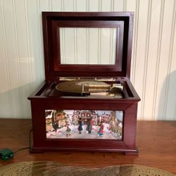 Mr. Christmas Music Box With 16 Records
