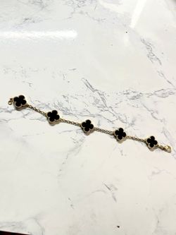 Van cleef & arpels bracelet gold for Sale in Austin, TX - OfferUp