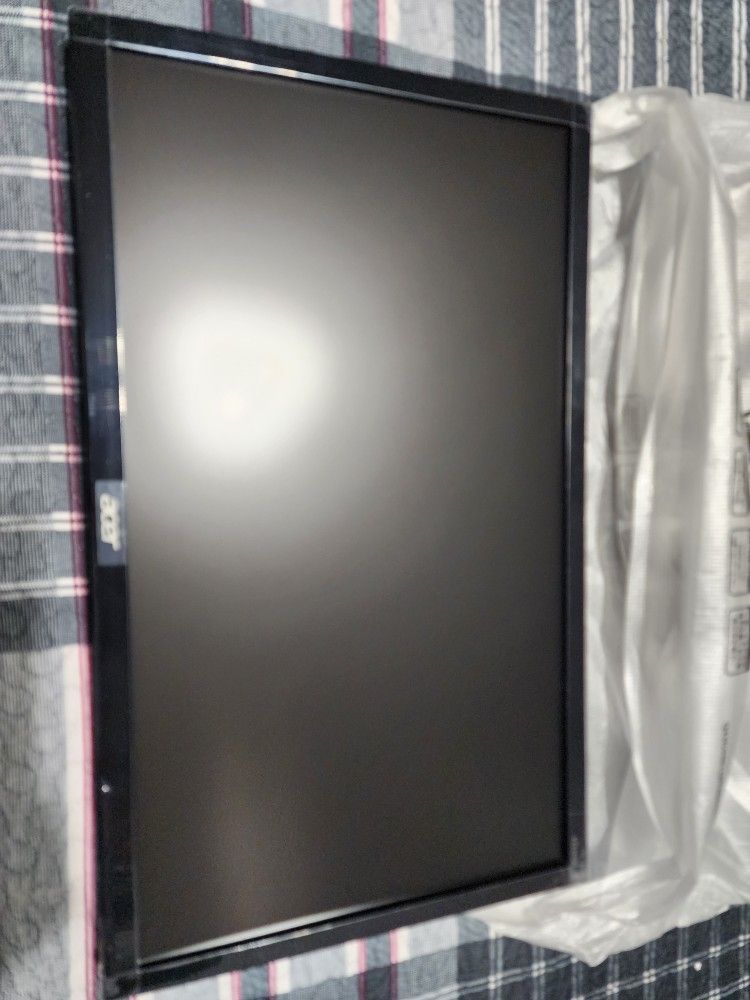 BRAND NEW MONITOR