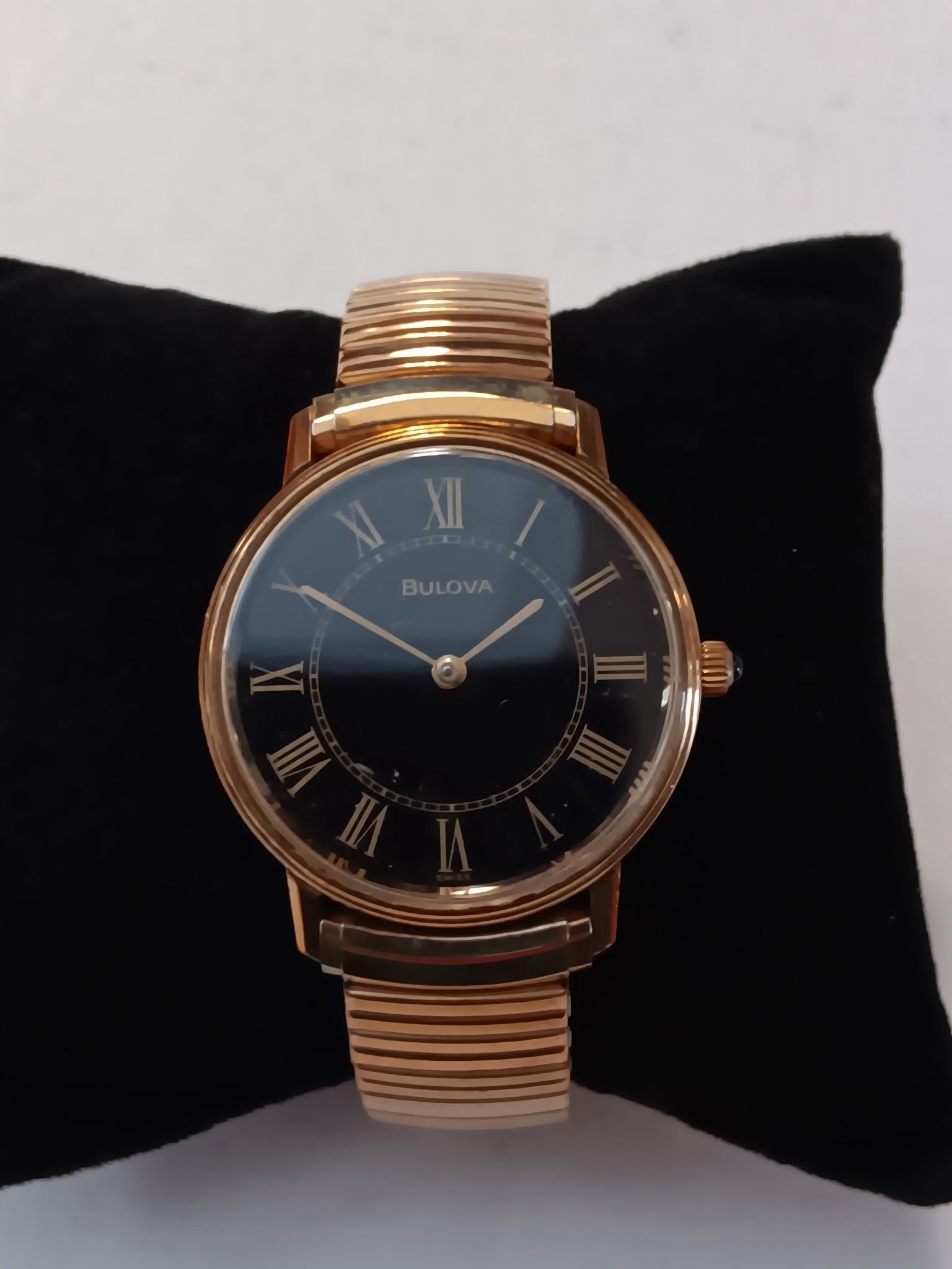 Vintage Watch. Classic Bulova Wind Up Wrist Watch. Great Shape Runs.