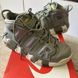 Nike Uptempo Woman’s Size 8 In Really Good Condition $40 Firm Pick Up Only 