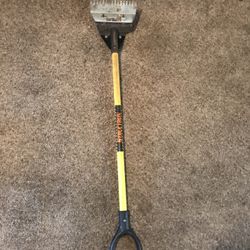 Roofing shovel