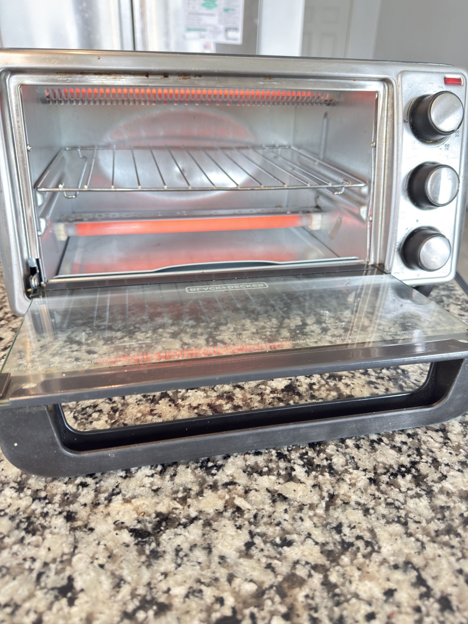 BLACK+DECKER  toaster oven