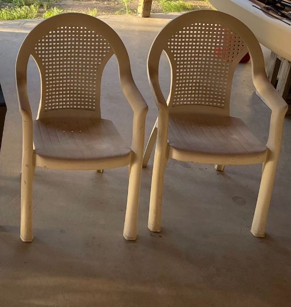 2 Plastic Chairs 